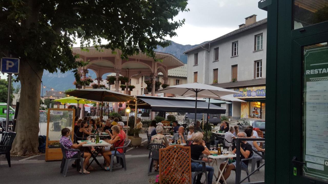 Hotel Restaurant Glaizette LʼArgentière-la-Bessée Exteriör bild