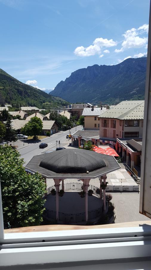 Hotel Restaurant Glaizette LʼArgentière-la-Bessée Exteriör bild