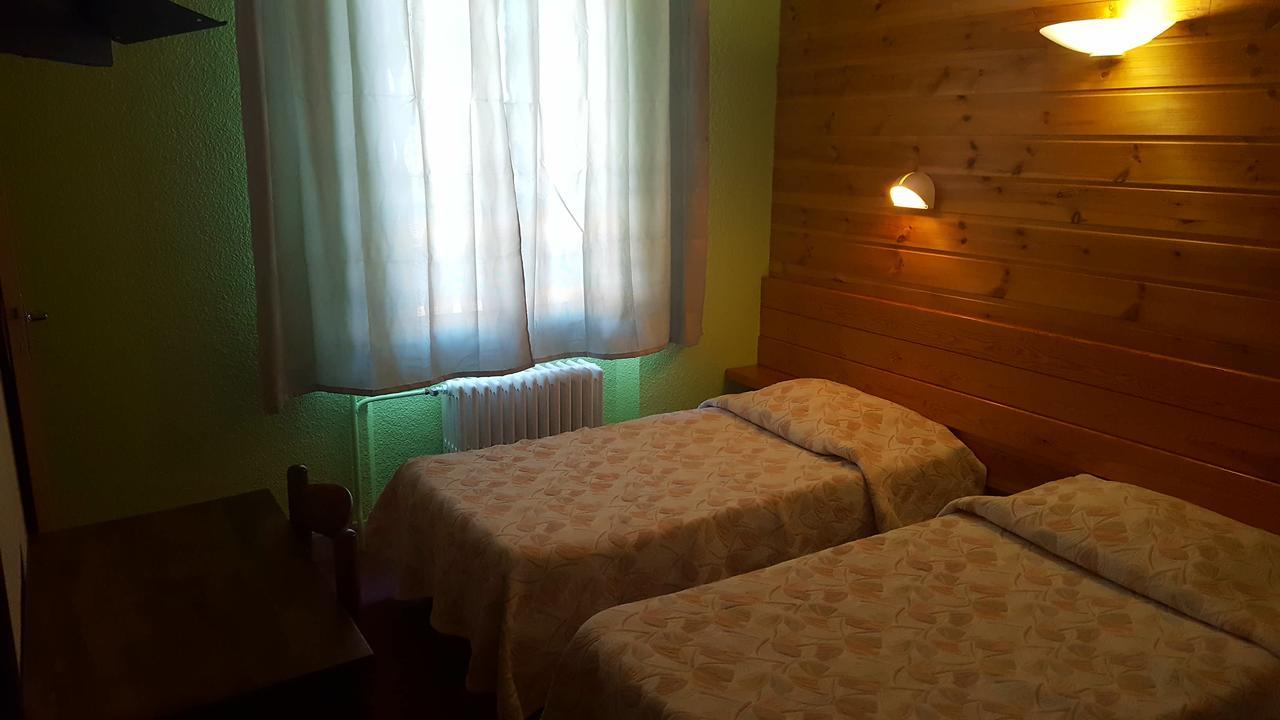 Hotel Restaurant Glaizette LʼArgentière-la-Bessée Exteriör bild