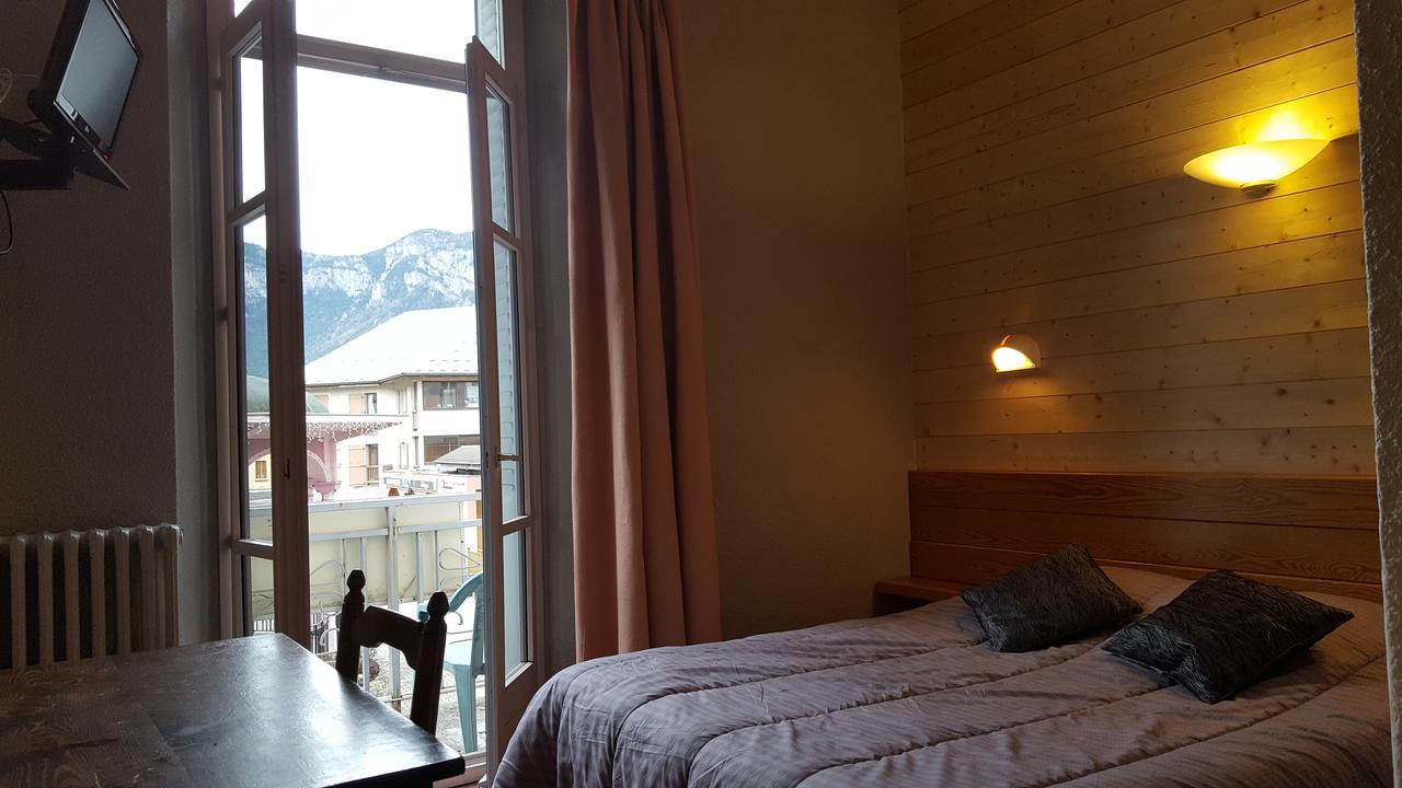 Hotel Restaurant Glaizette LʼArgentière-la-Bessée Exteriör bild