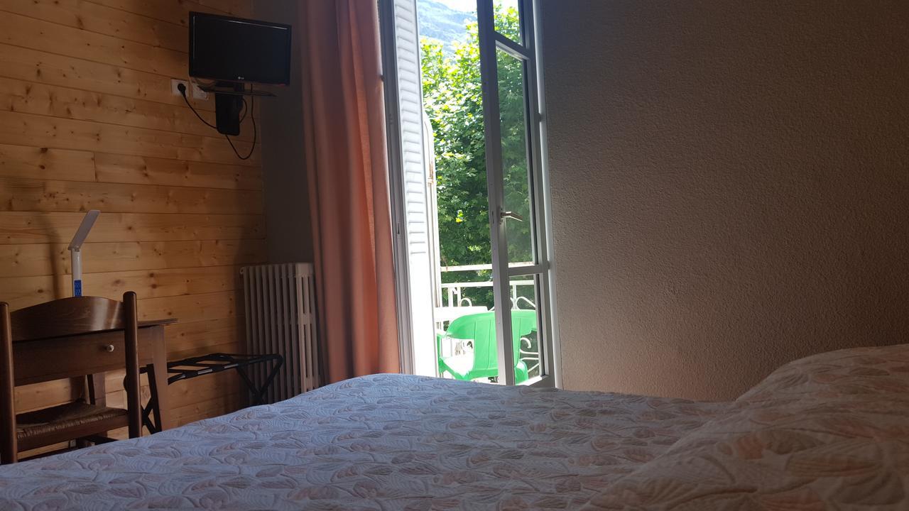 Hotel Restaurant Glaizette LʼArgentière-la-Bessée Exteriör bild